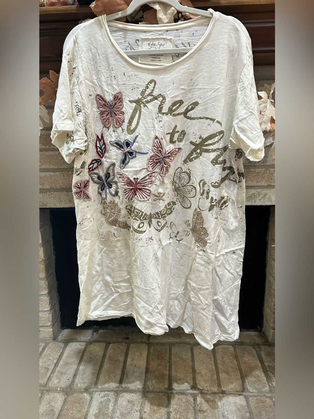 Kyla & Co. Free to Fly Embroidered Butterfly Short Sleeve Tee - White EUC